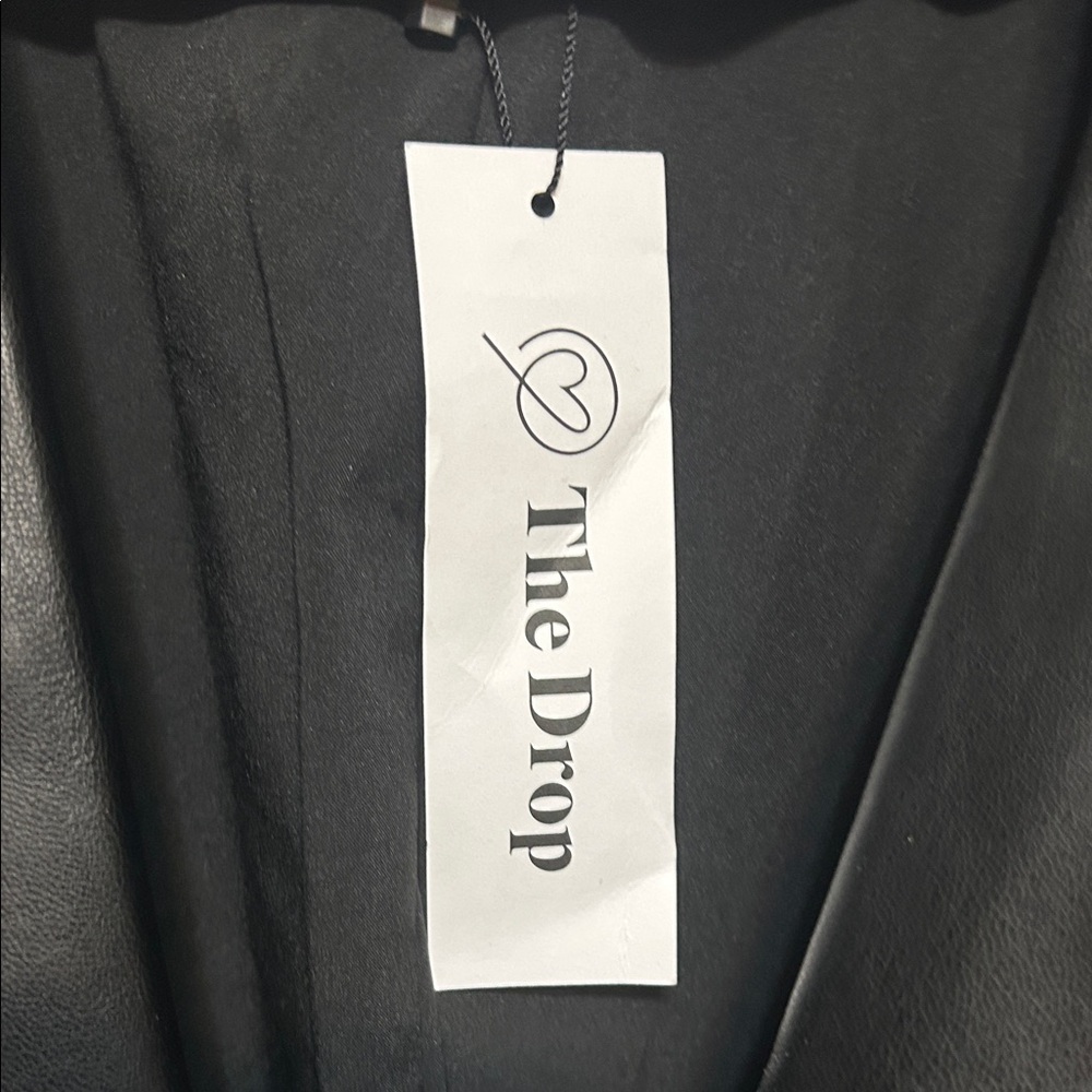 The Drop Women's Sleek Black Blazer - Picture 7 of 13